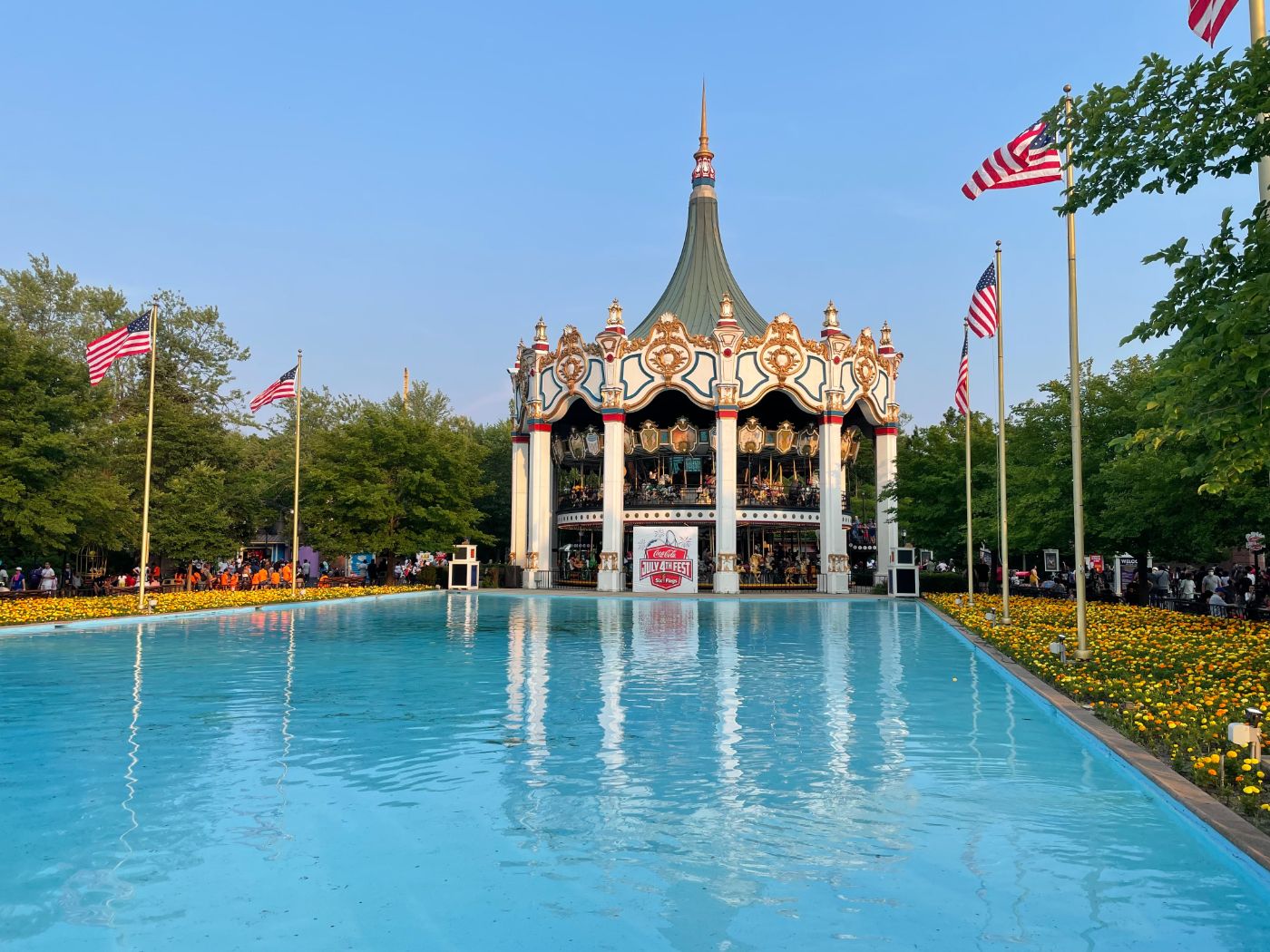Local premium transportation service in Chicagoland, Guests enjoying a roller coaster at Six Flags Great America, from Stop & Go Limo Airport Shuttle Service.
