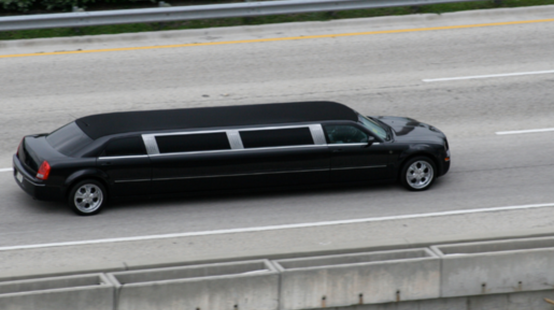 Local airport shuttle service in New Lenox, Black limousine in New Lenox, Illinois, Airport Shuttle Service, from Stop & Go Limo Airport Shuttle Service.