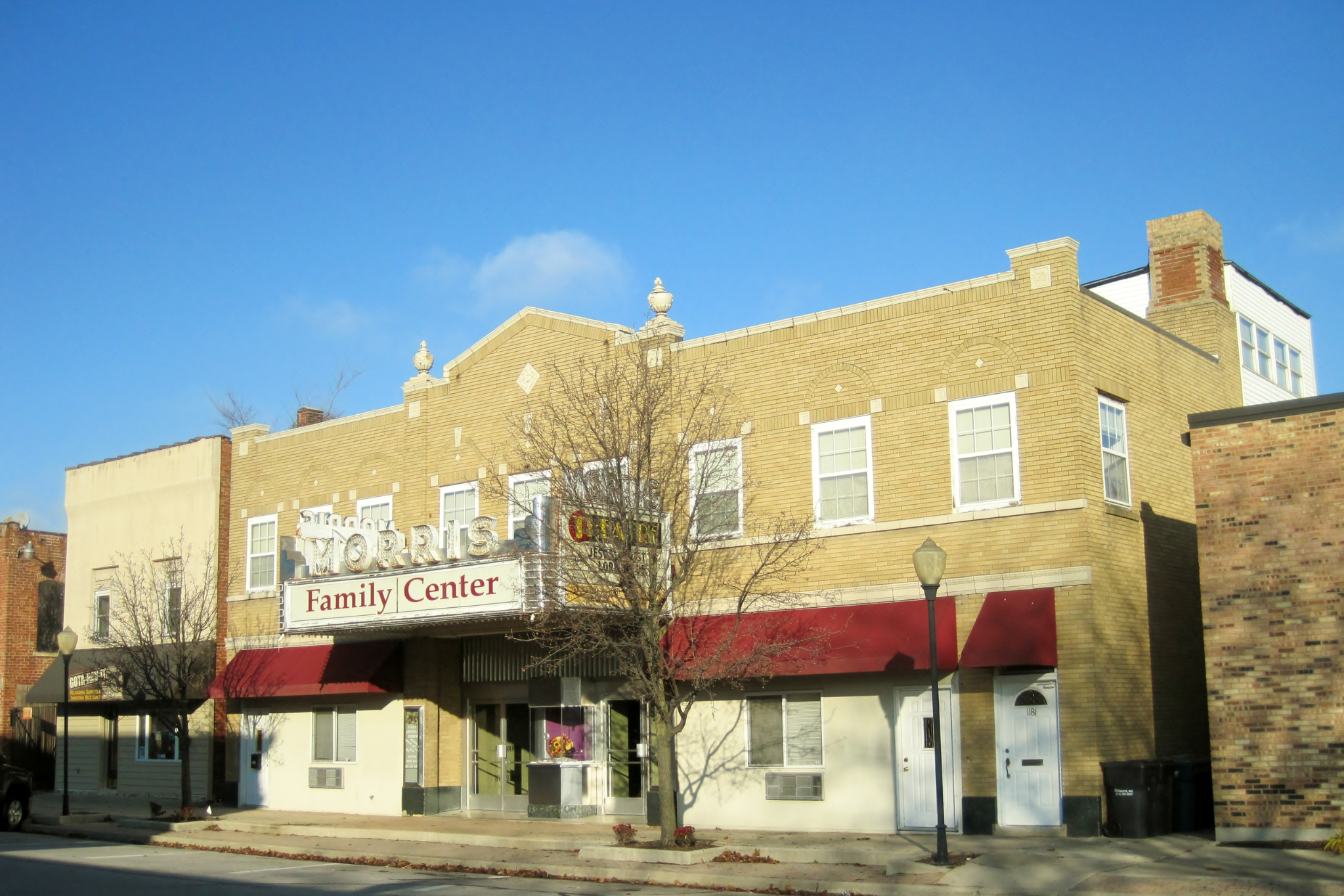 Local airport shuttle service in Morris, Morris Illinois Family Center, Airport Shuttle Service, from Stop & Go Limo Airport Shuttle Service.