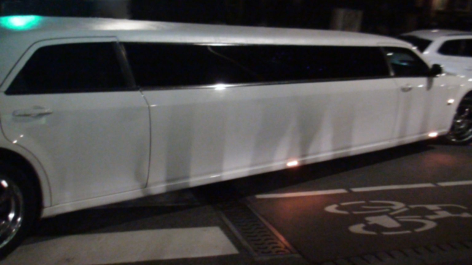 Local airport shuttle service in Orland Park, Orland Park limousine transportation, Airport Shuttle Service, from Stop & Go Limo Airport Shuttle Service.