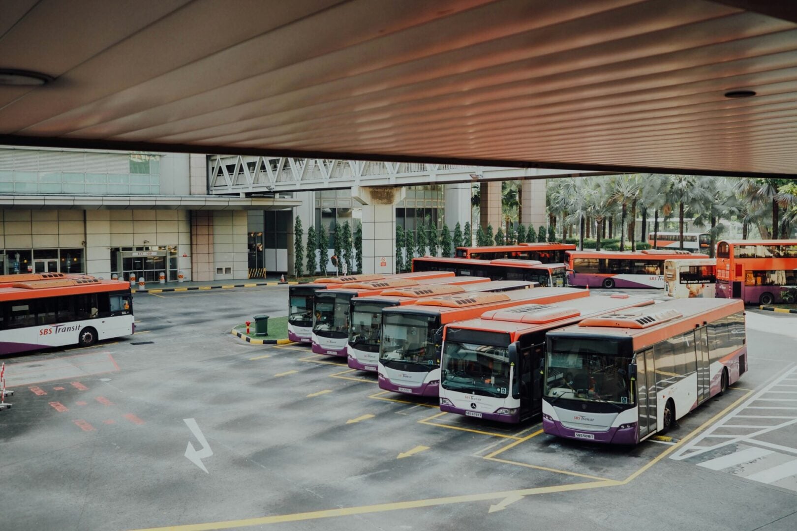 Local group transportation service in Chicagoland, Coach Buses, from Stop & Go Limo Airport Shuttle Service.