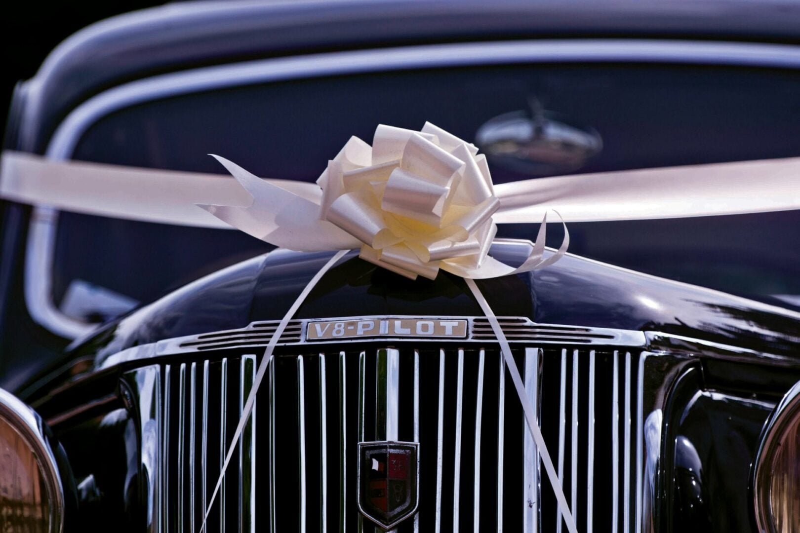 Local wedding transportation service in Chicagoland, Wedding Limo, from Stop & Go Limo Airport Shuttle Service.