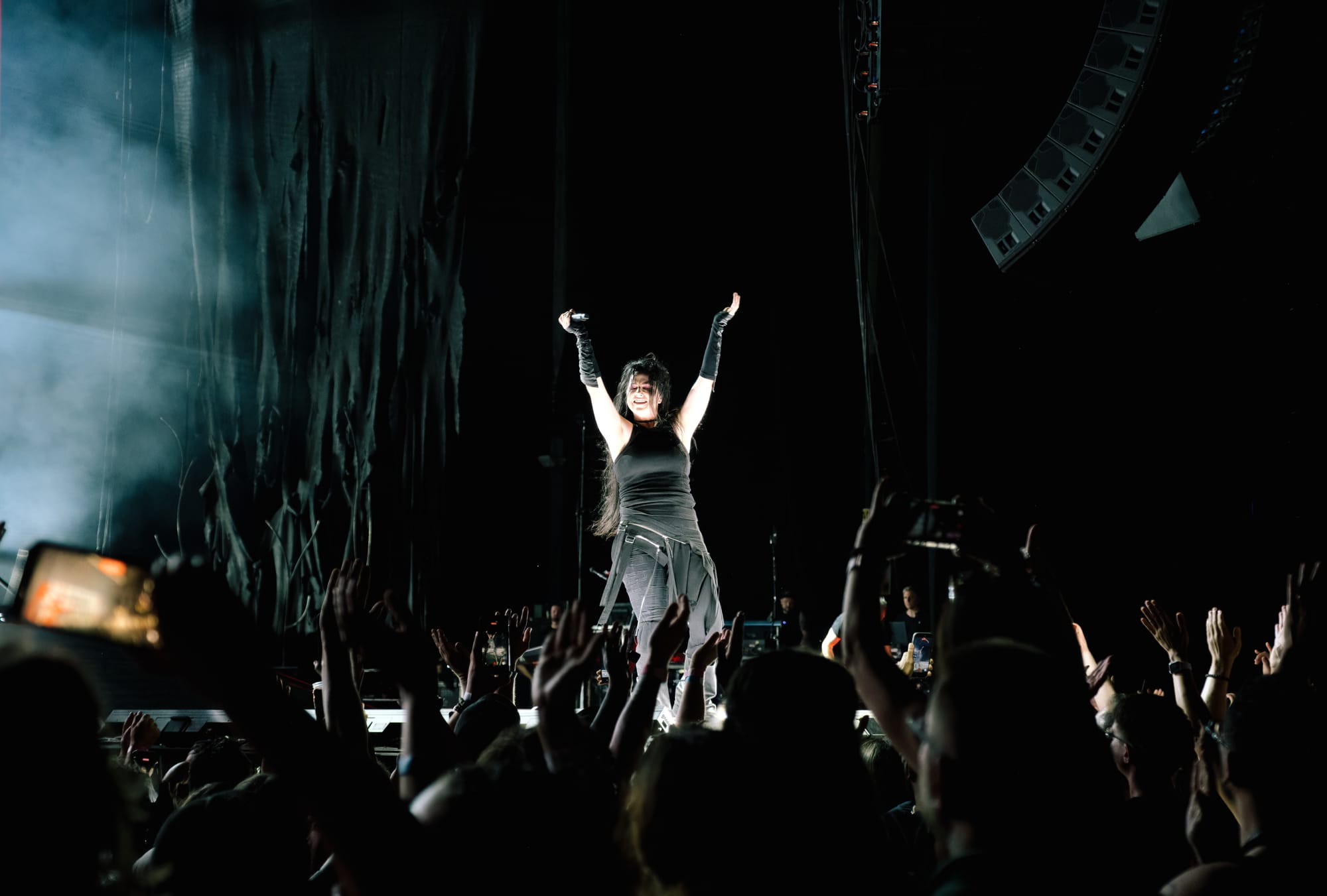 Local concert transportation service in Tinley Park, Concert crowd at Credit Union 1 Amphitheatre in Tinley Park, Illinois, from Stop & Go Limo Airport Shuttle Service.
